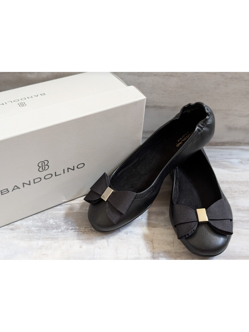 Bandolino Women's Black Ballet Flats with Bow Accent Size 6.5M